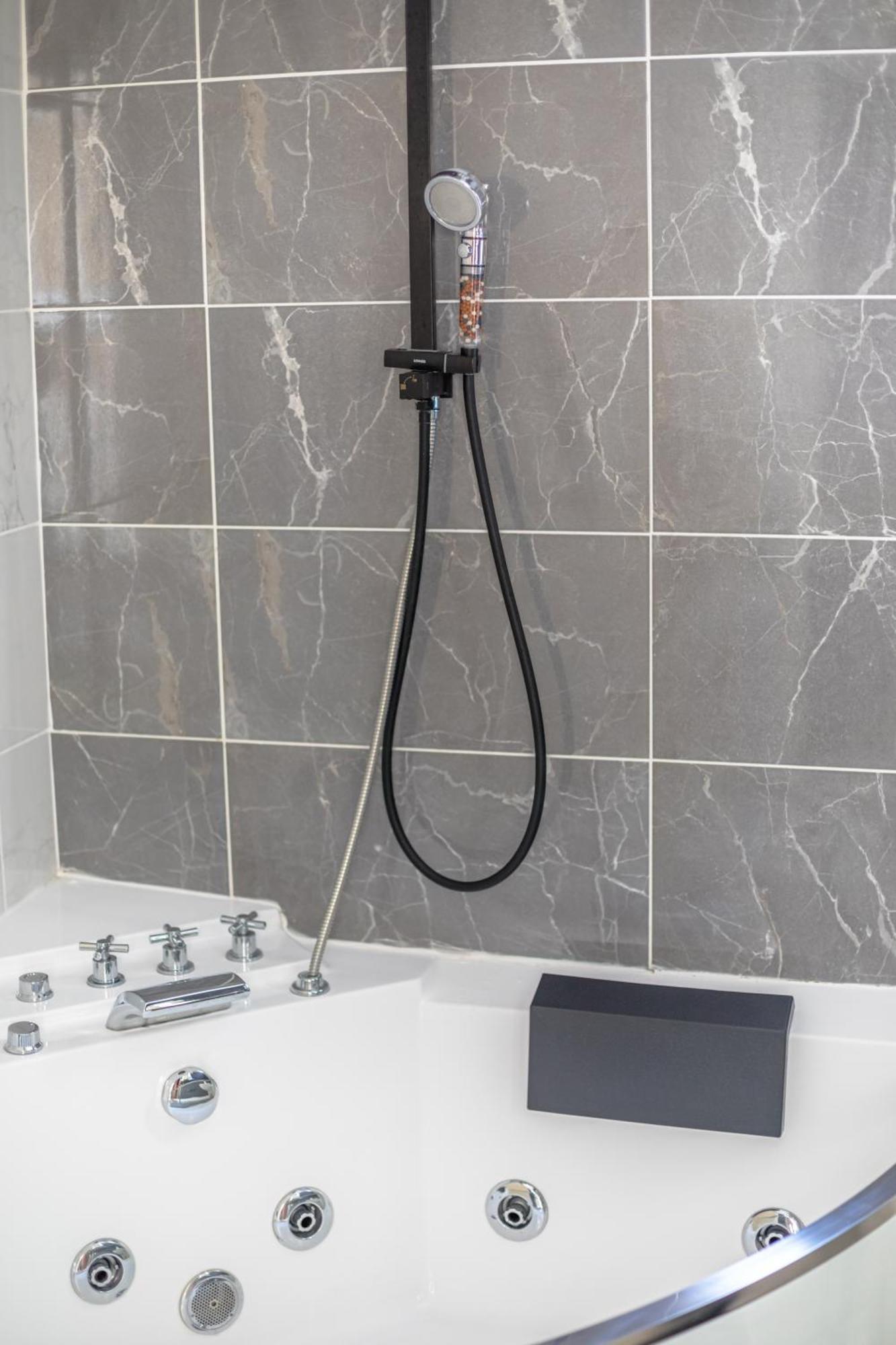 דירות Jacuzzi Terrasse Centre נרבון מראה חיצוני תמונה